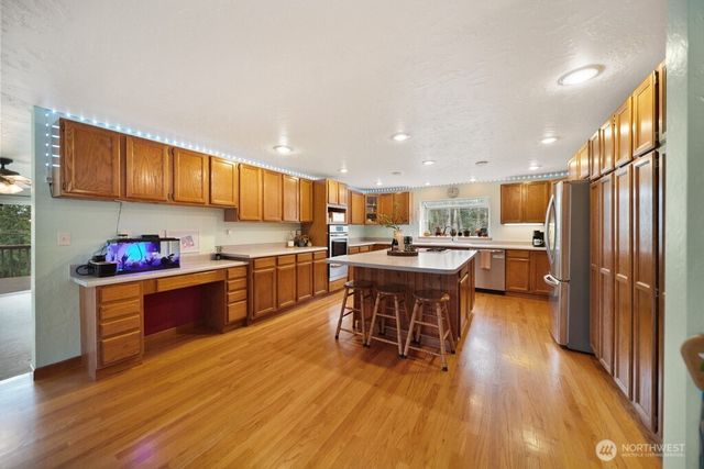 951 Higher Ground Lane, Port Orchard, WA 98366