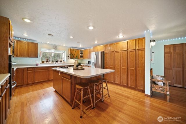 951 Higher Ground Lane, Port Orchard, WA 98366