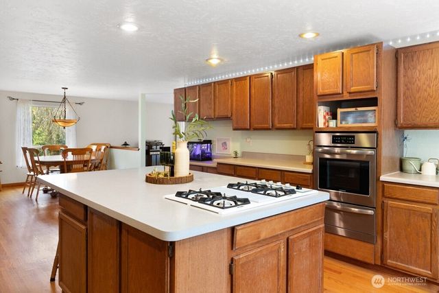 951 Higher Ground Lane, Port Orchard, WA 98366