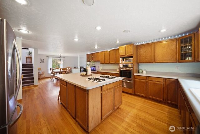 951 Higher Ground Lane, Port Orchard, WA 98366