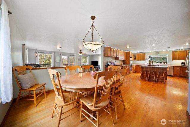 951 Higher Ground Lane, Port Orchard, WA 98366