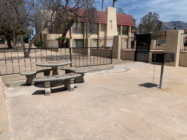 441 W Yucca Ct Unit 201, Tucson, AZ 85704