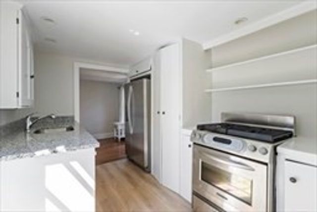 191-193 South St 2, Hingham, MA 02043