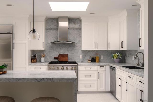 5918 Germaine Ln, La Jolla, CA 92037