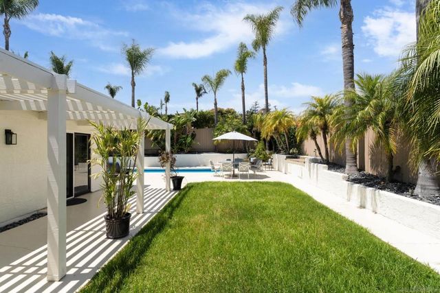 5918 Germaine Ln, La Jolla, CA 92037