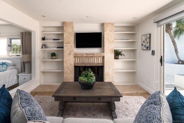 5918 Germaine Ln, La Jolla, CA 92037
