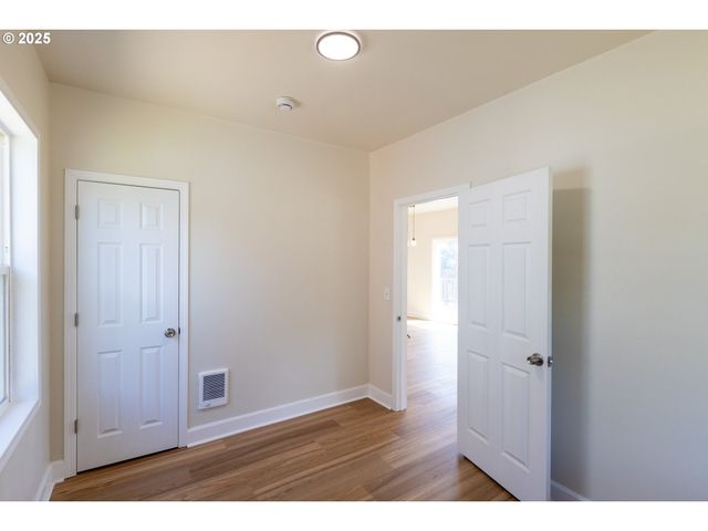 809 E 7TH St, The Dalles, OR 97058