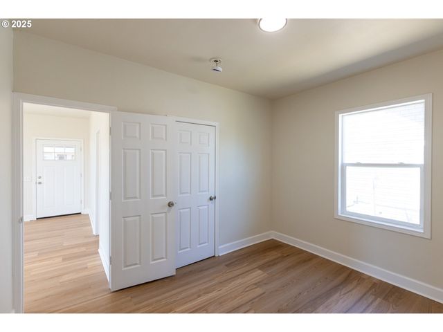 809 E 7TH St, The Dalles, OR 97058