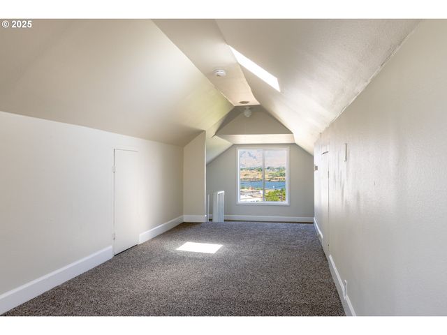 809 E 7TH St, The Dalles, OR 97058