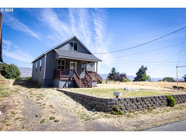 809 E 7TH St, The Dalles, OR 97058