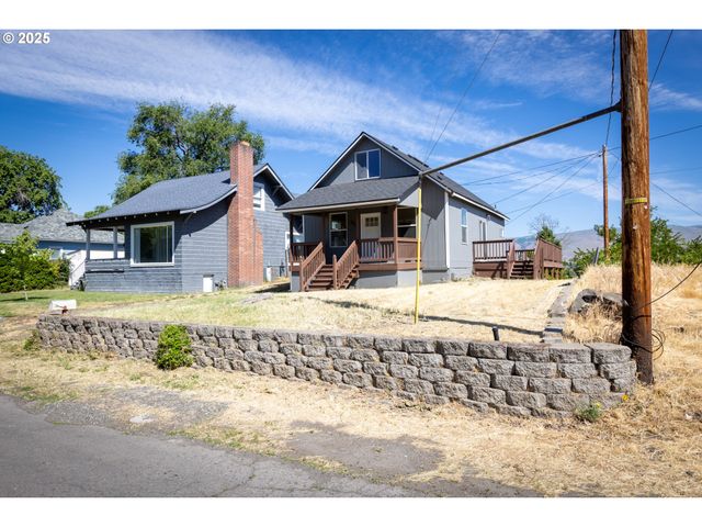 809 E 7TH St, The Dalles, OR 97058