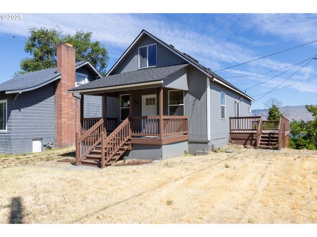 809 E 7TH St, The Dalles, OR 97058