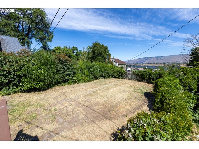 809 E 7TH St, The Dalles, OR 97058
