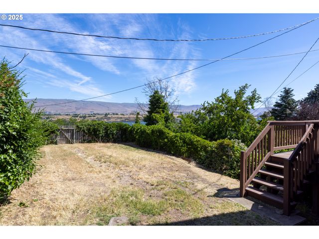 809 E 7TH St, The Dalles, OR 97058