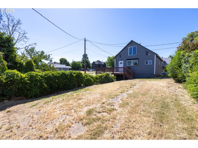 809 E 7TH St, The Dalles, OR 97058