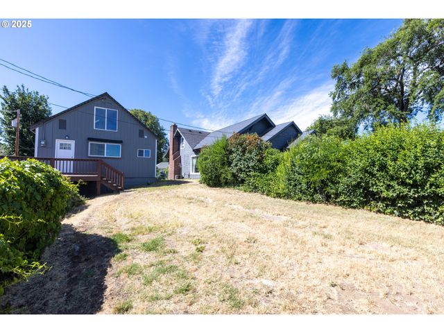 809 E 7TH St, The Dalles, OR 97058