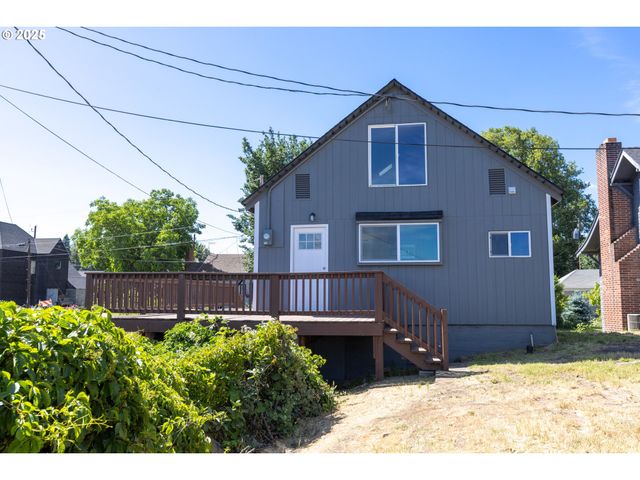 809 E 7TH St, The Dalles, OR 97058