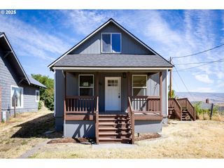 809 E 7TH St, The Dalles, OR 97058