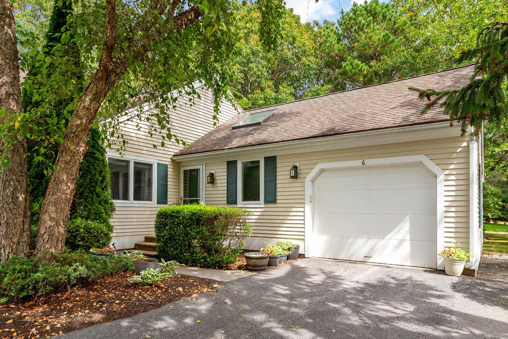 6 Friendship Court, Mashpee, MA 02649