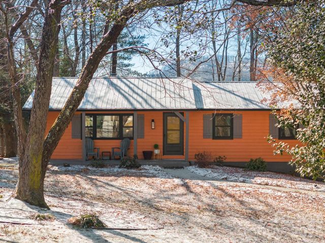 345 Kingswood Drive, Hendersonville, NC 28792