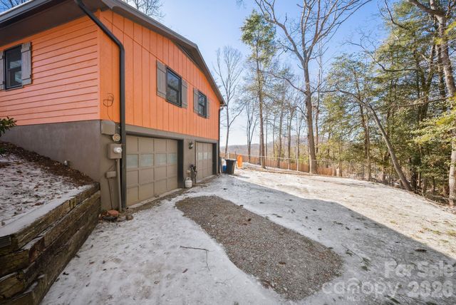 345 Kingswood Drive, Hendersonville, NC 28792