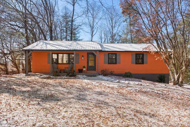 345 Kingswood Drive, Hendersonville, NC 28792