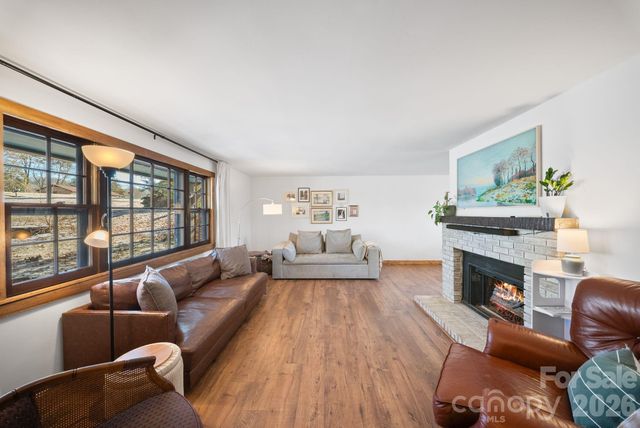 345 Kingswood Drive, Hendersonville, NC 28792