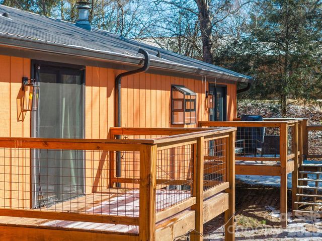 345 Kingswood Drive, Hendersonville, NC 28792