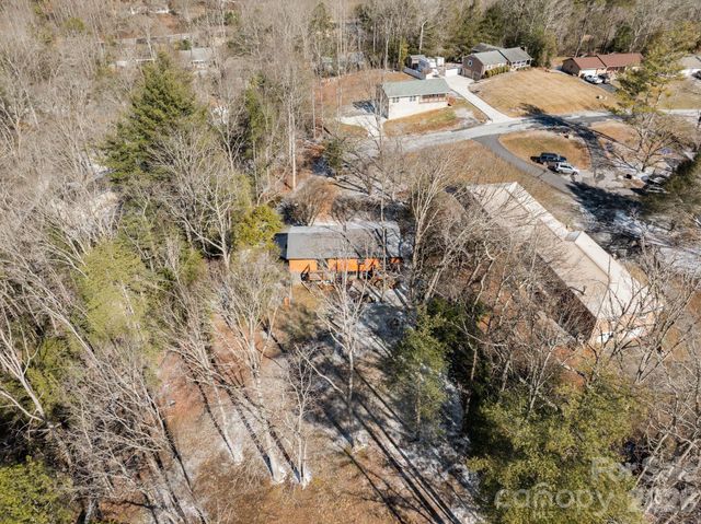 345 Kingswood Drive, Hendersonville, NC 28792