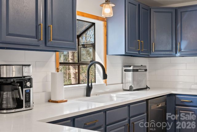 345 Kingswood Drive, Hendersonville, NC 28792