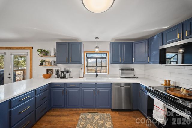 345 Kingswood Drive, Hendersonville, NC 28792