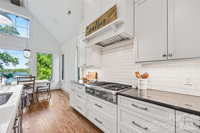 142 Lakeview Shores Loop, Mooresville, NC 28117