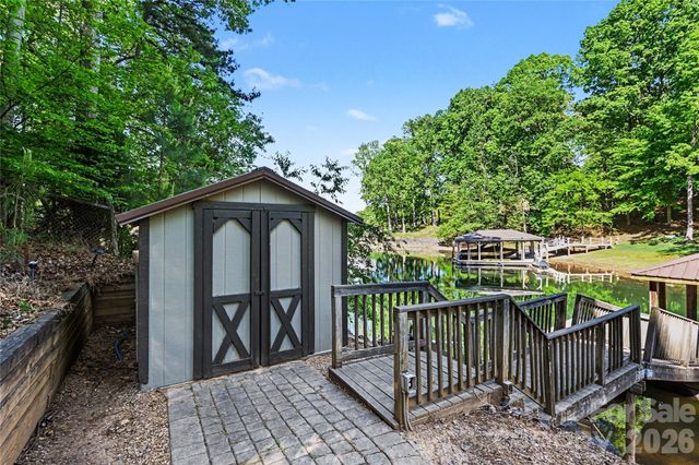 142 Lakeview Shores Loop, Mooresville, NC 28117