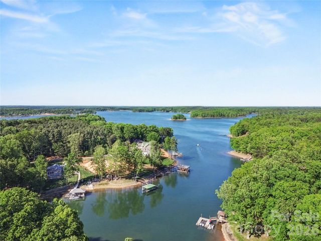 142 Lakeview Shores Loop, Mooresville, NC 28117