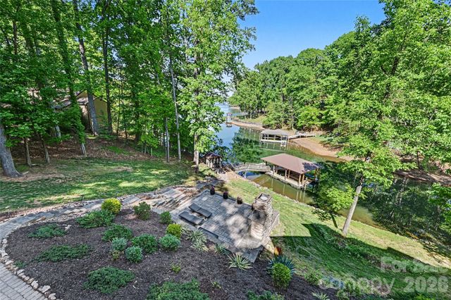 142 Lakeview Shores Loop, Mooresville, NC 28117