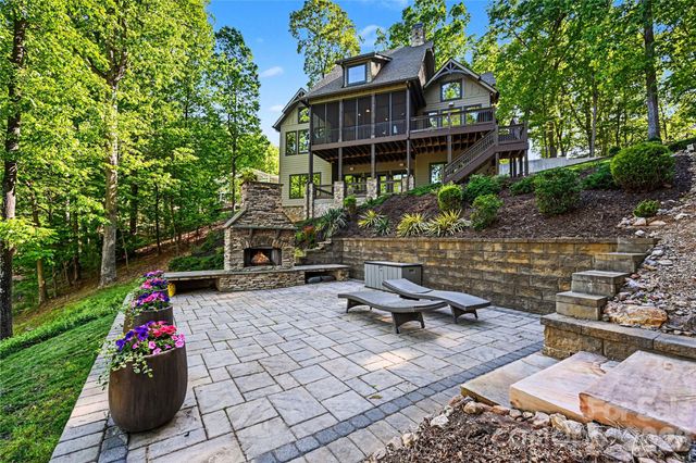 142 Lakeview Shores Loop, Mooresville, NC 28117