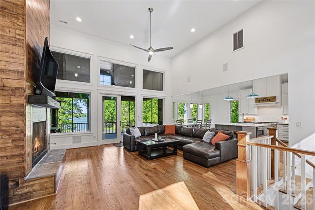 142 Lakeview Shores Loop, Mooresville, NC 28117
