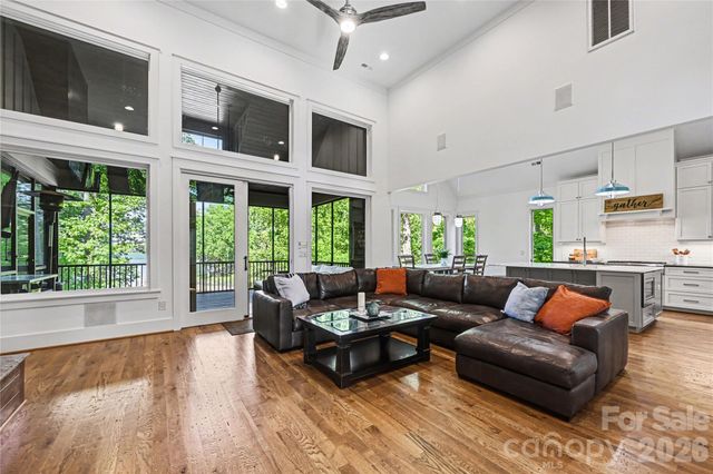 142 Lakeview Shores Loop, Mooresville, NC 28117