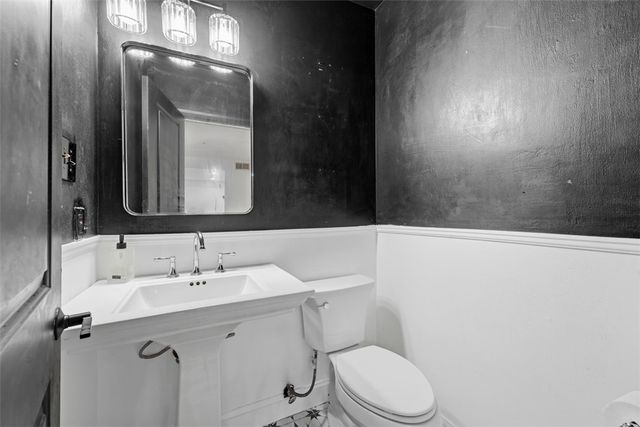 413 Agatha St, Pitcairn, PA 15140