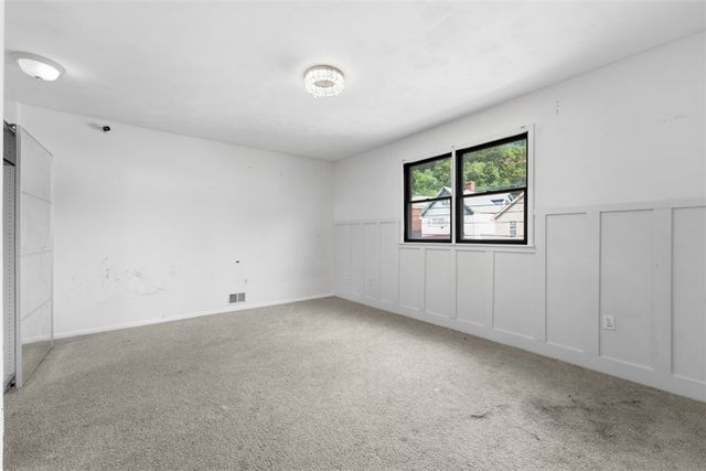 413 Agatha St, Pitcairn, PA 15140