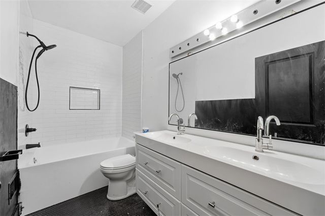 413 Agatha St, Pitcairn, PA 15140