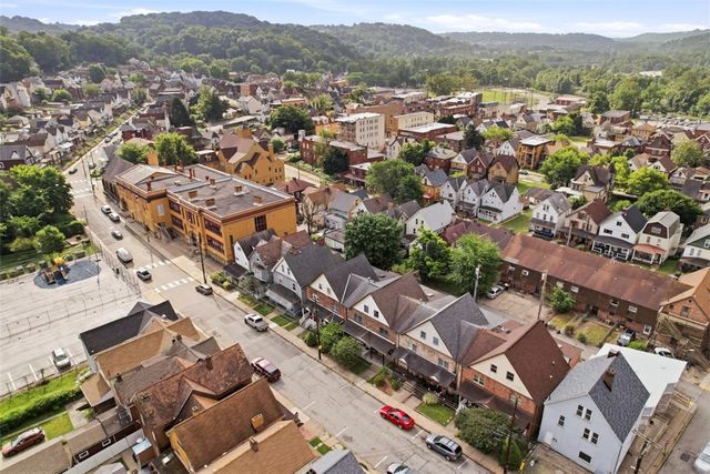 413 Agatha St, Pitcairn, PA 15140