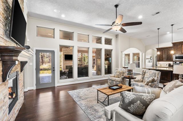 450 Neptunes Cove, Montgomery, TX 77316