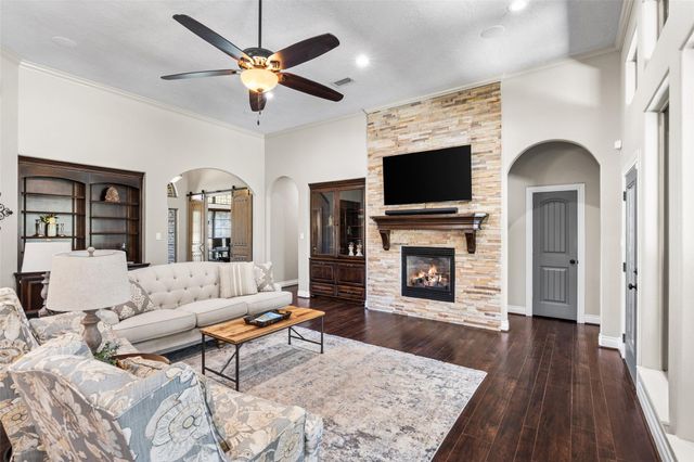 450 Neptunes Cove, Montgomery, TX 77316