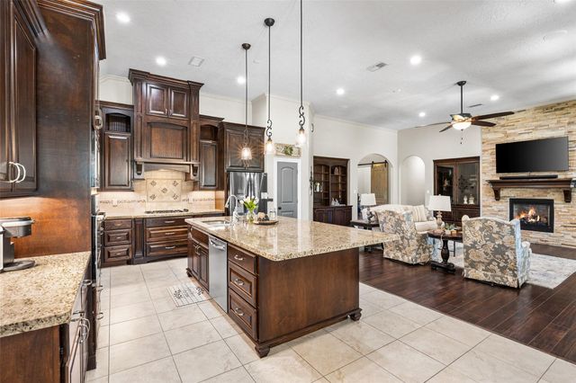 450 Neptunes Cove, Montgomery, TX 77316