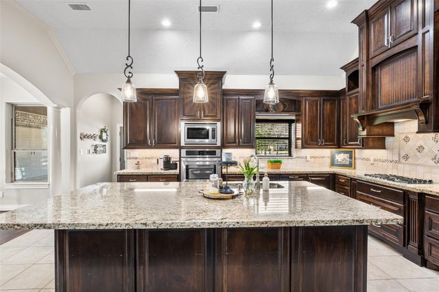 450 Neptunes Cove, Montgomery, TX 77316