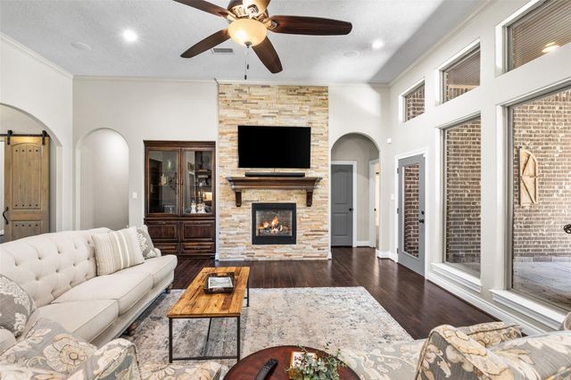 450 Neptunes Cove, Montgomery, TX 77316