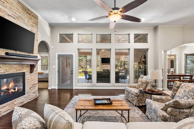 450 Neptunes Cove, Montgomery, TX 77316