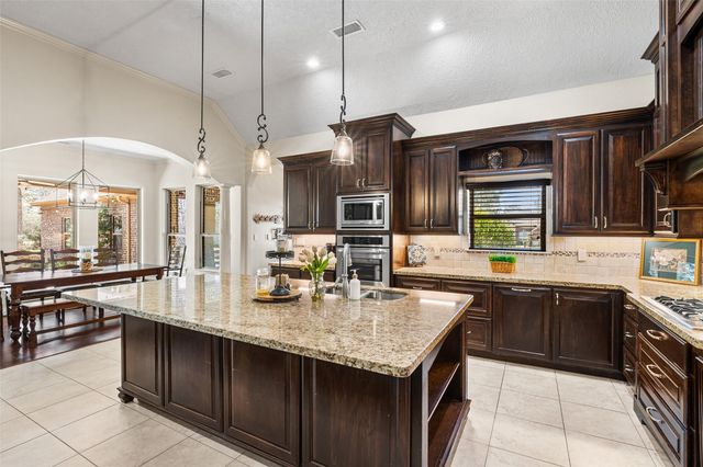 450 Neptunes Cove, Montgomery, TX 77316