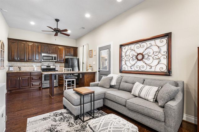 450 Neptunes Cove, Montgomery, TX 77316